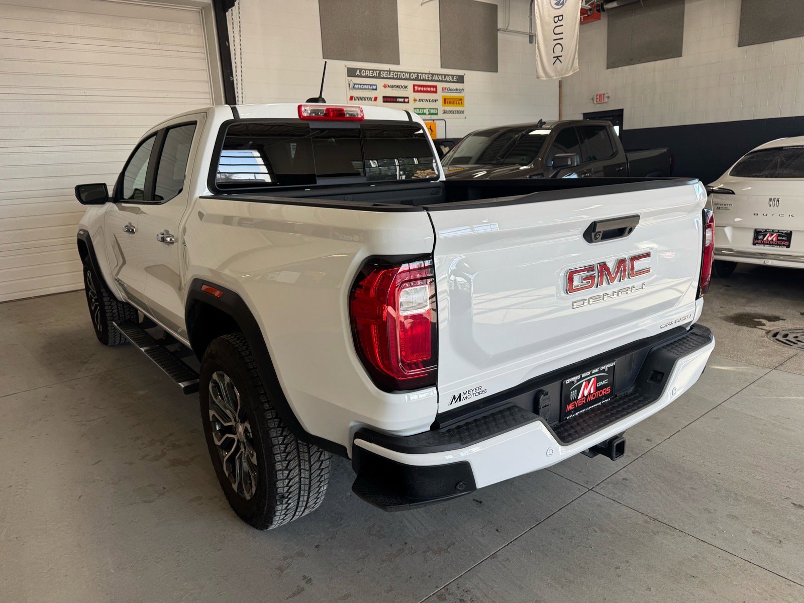 Used 2025 GMC Canyon Denali image 7