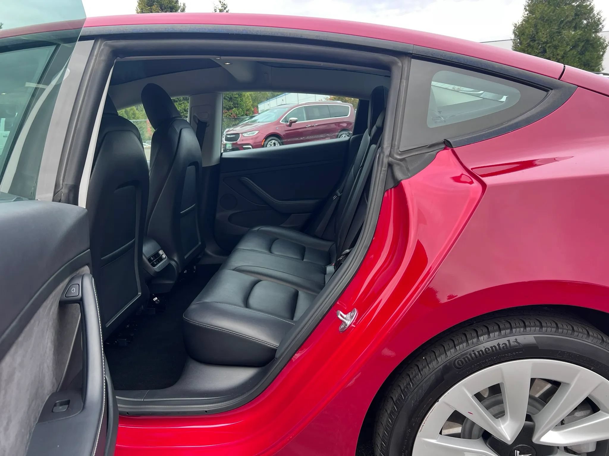 Used 2022 Tesla Model 3 Long Range AWD/4WD image 28