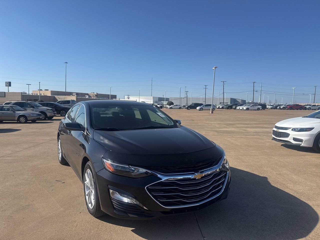 Used 2025 Chevrolet Malibu LT image 2