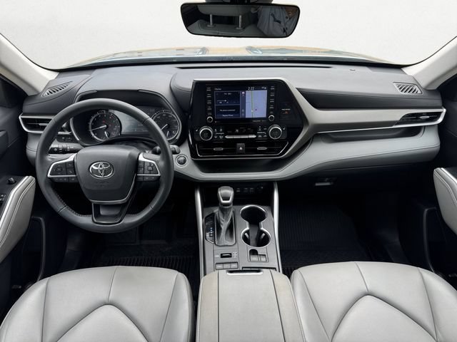 Used 2022 Toyota Highlander XLE AWD/4WD image 10