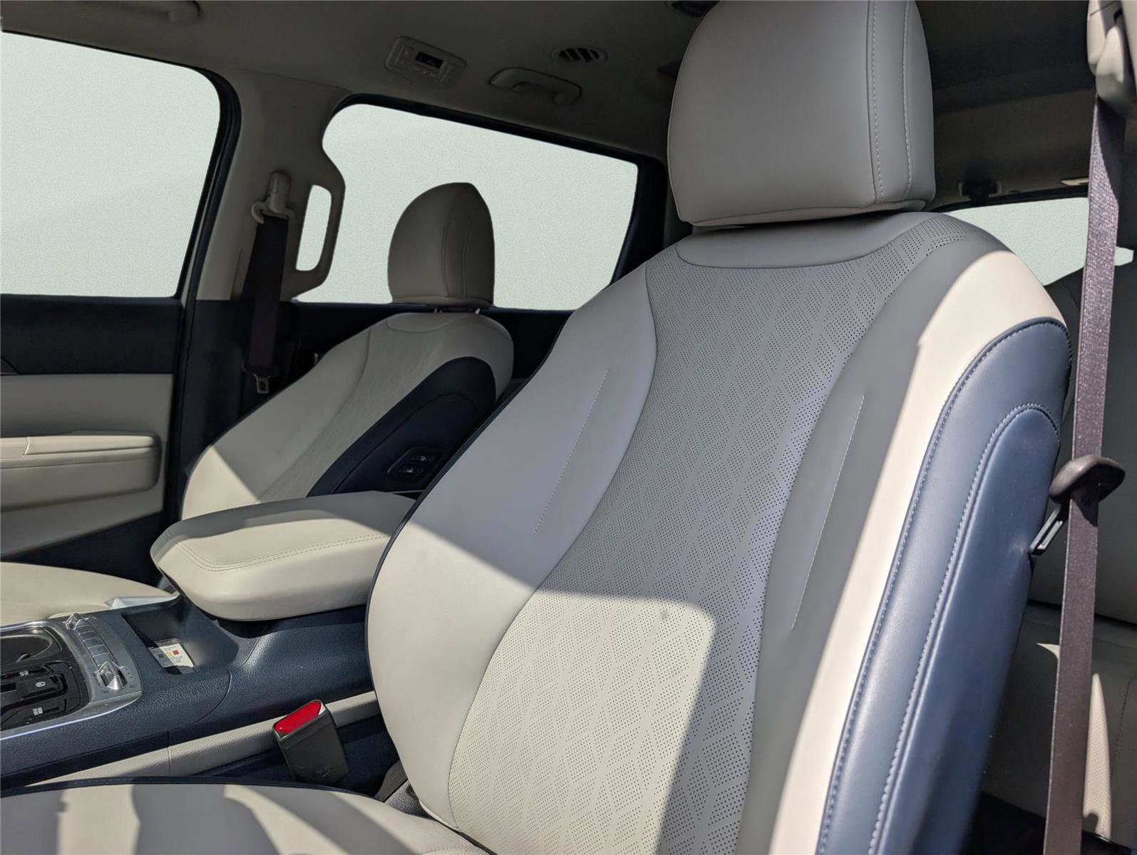 Used 2026 Kia Carnival SX w/ SX Dark Edition Package image 12