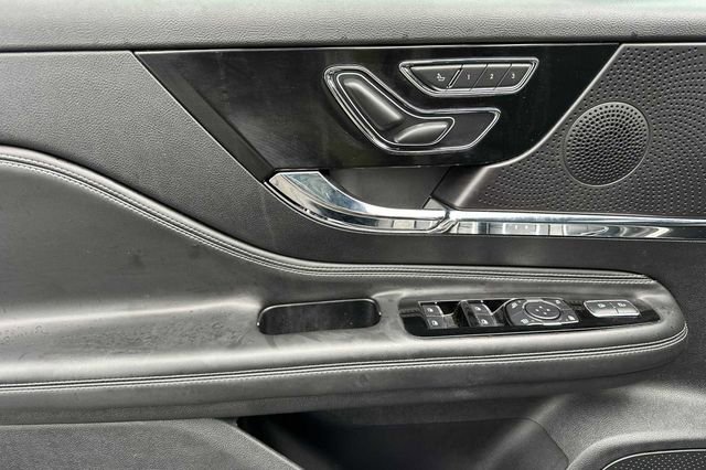 Used 2025 Lincoln Corsair FWD w/ Rear Removable Package Tray image 10