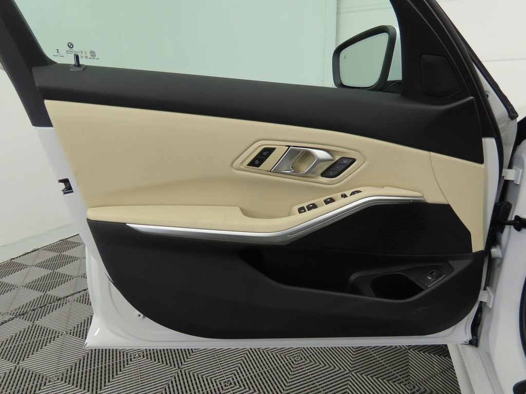 Certified 2025 BMW 330i Sedan w/ Convenience Package image 26