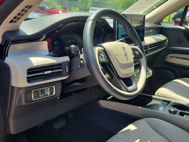 Certified 2025 Lincoln Corsair FWD image 9
