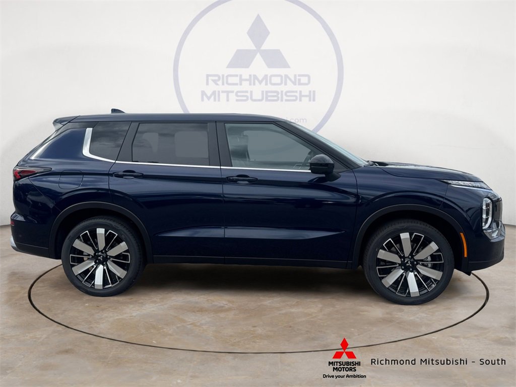 New 2026 Mitsubishi Outlander SE image 2
