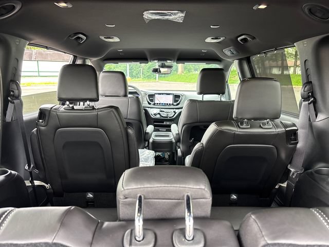 New 2027 Chrysler Pacifica Select w/ Family Tech Group FWD image 34