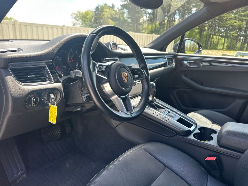 Used 2018 Porsche Macan AWD/4WD image 16
