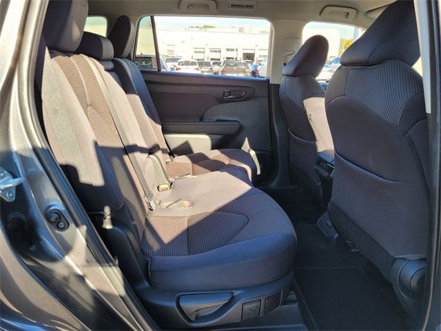 Used 2023 Toyota Highlander LE image 18