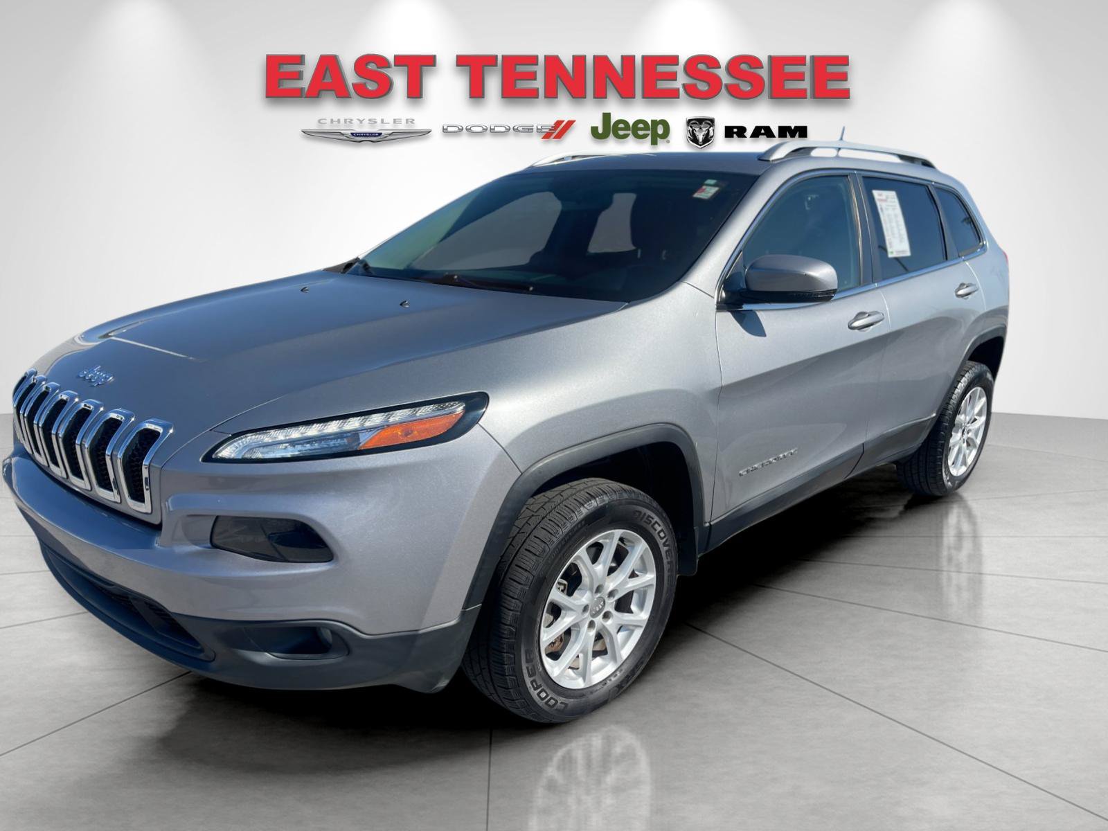 Used 2017 Jeep Cherokee Latitude w/ Safety/Convenience Group AWD/4WD image 7