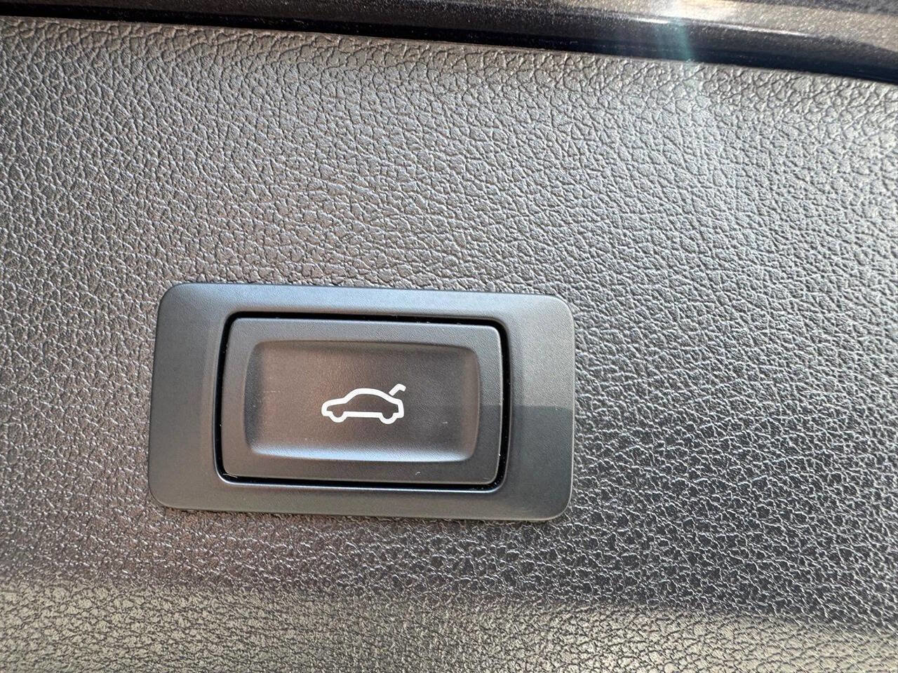 Used 2015 Audi Q7 3.0T Premium w/ Audi Guard Protection Package image 41