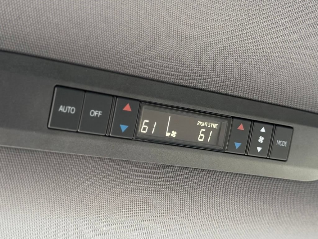 Used 2021 Toyota Sienna XLE AWD/4WD image 7