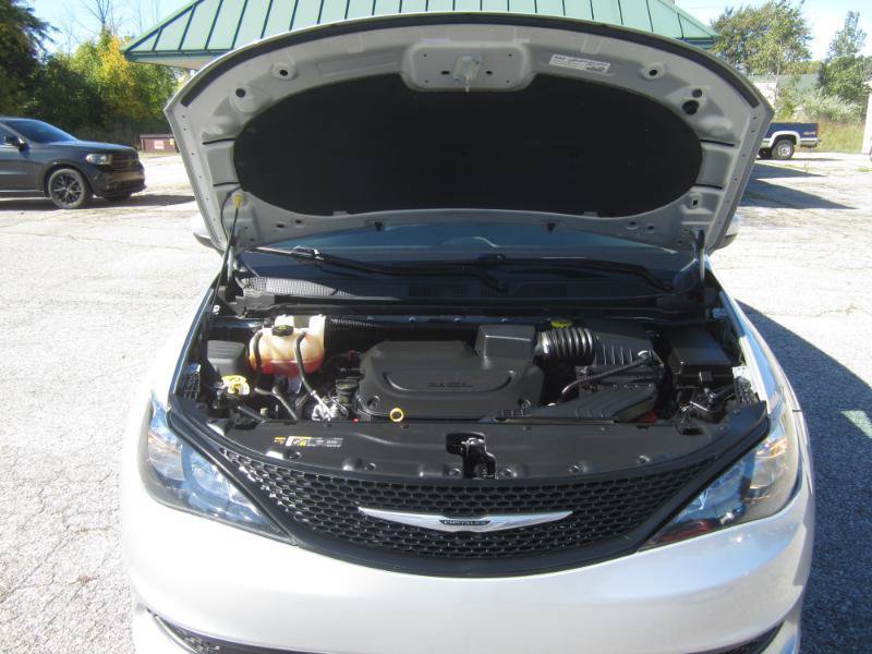 Used 2023 Chrysler Voyager LX FWD image 38