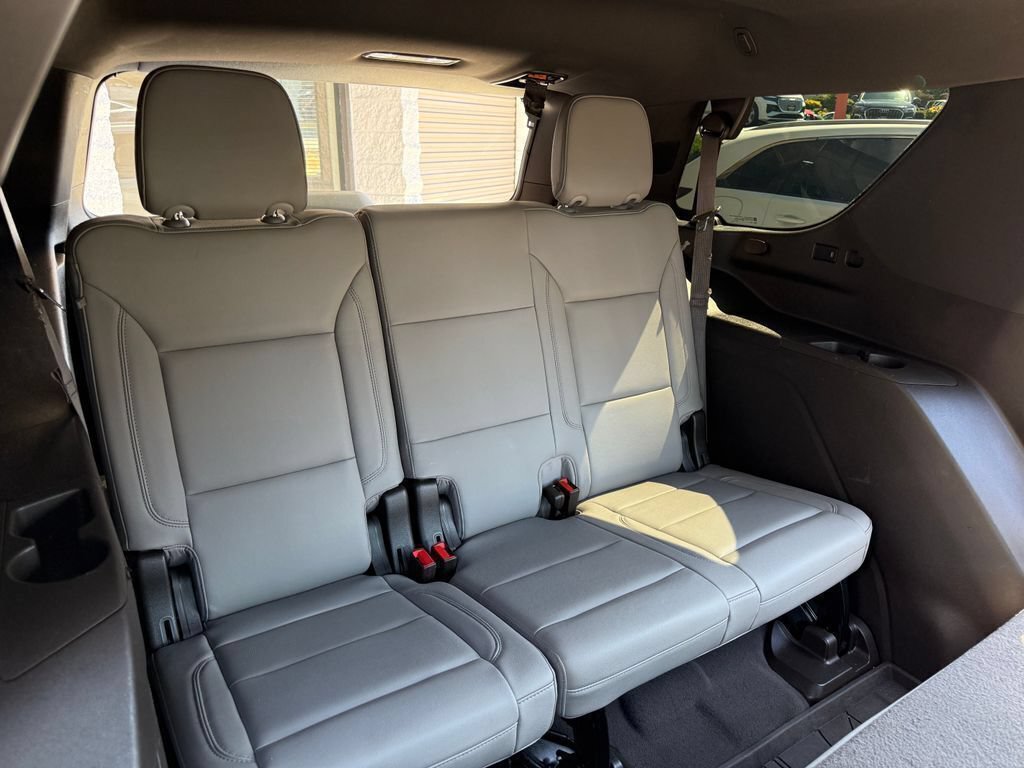 Used 2021 Chevrolet Tahoe Z71 w/ Luxury Package AWD/4WD image 30