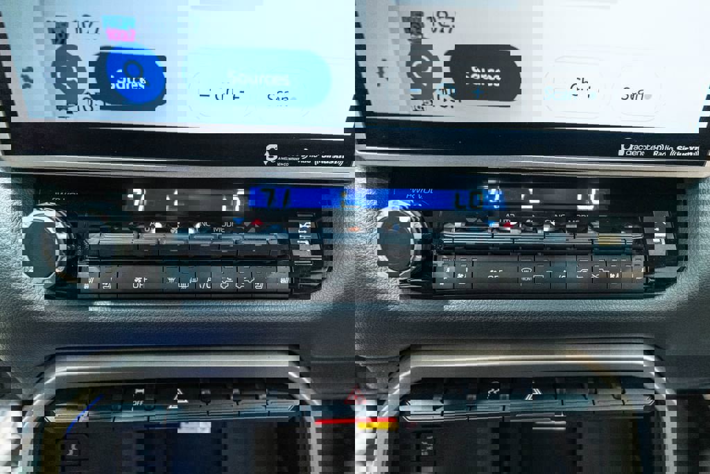 Used 2023 Toyota Tundra Limited w/ Power Package image 29