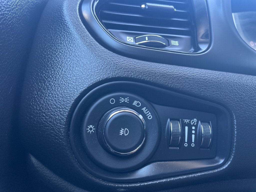 Certified 2017 Jeep Renegade Altitude AWD/4WD image 53