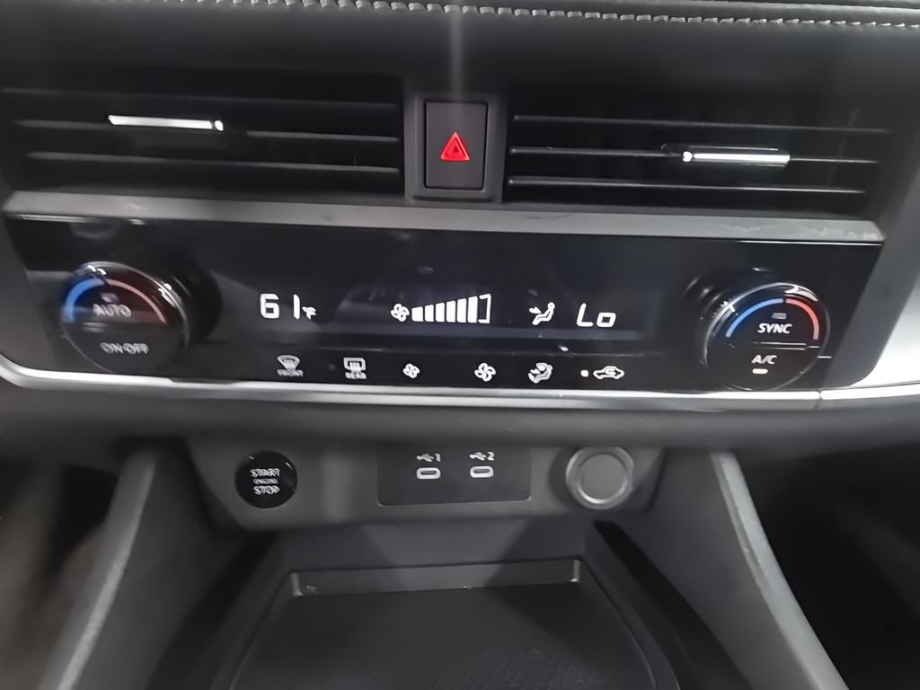 Used 2024 Nissan Rogue SV FWD image 32
