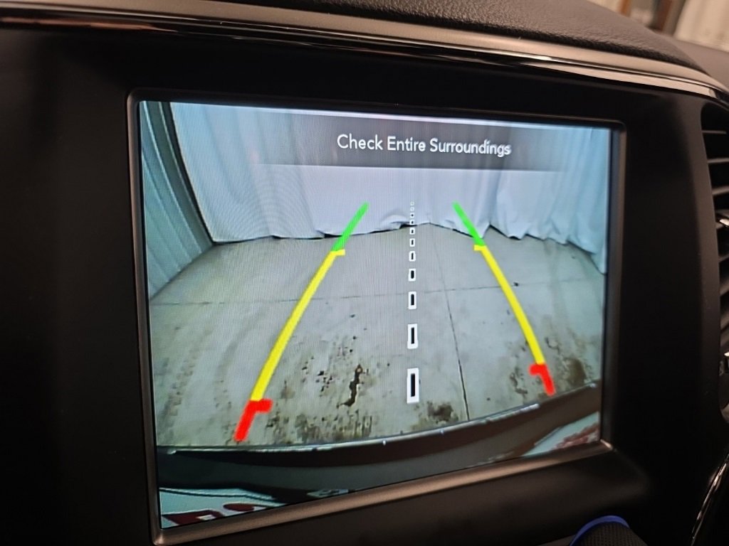 Used 2018 Jeep Grand Cherokee Limited image 22