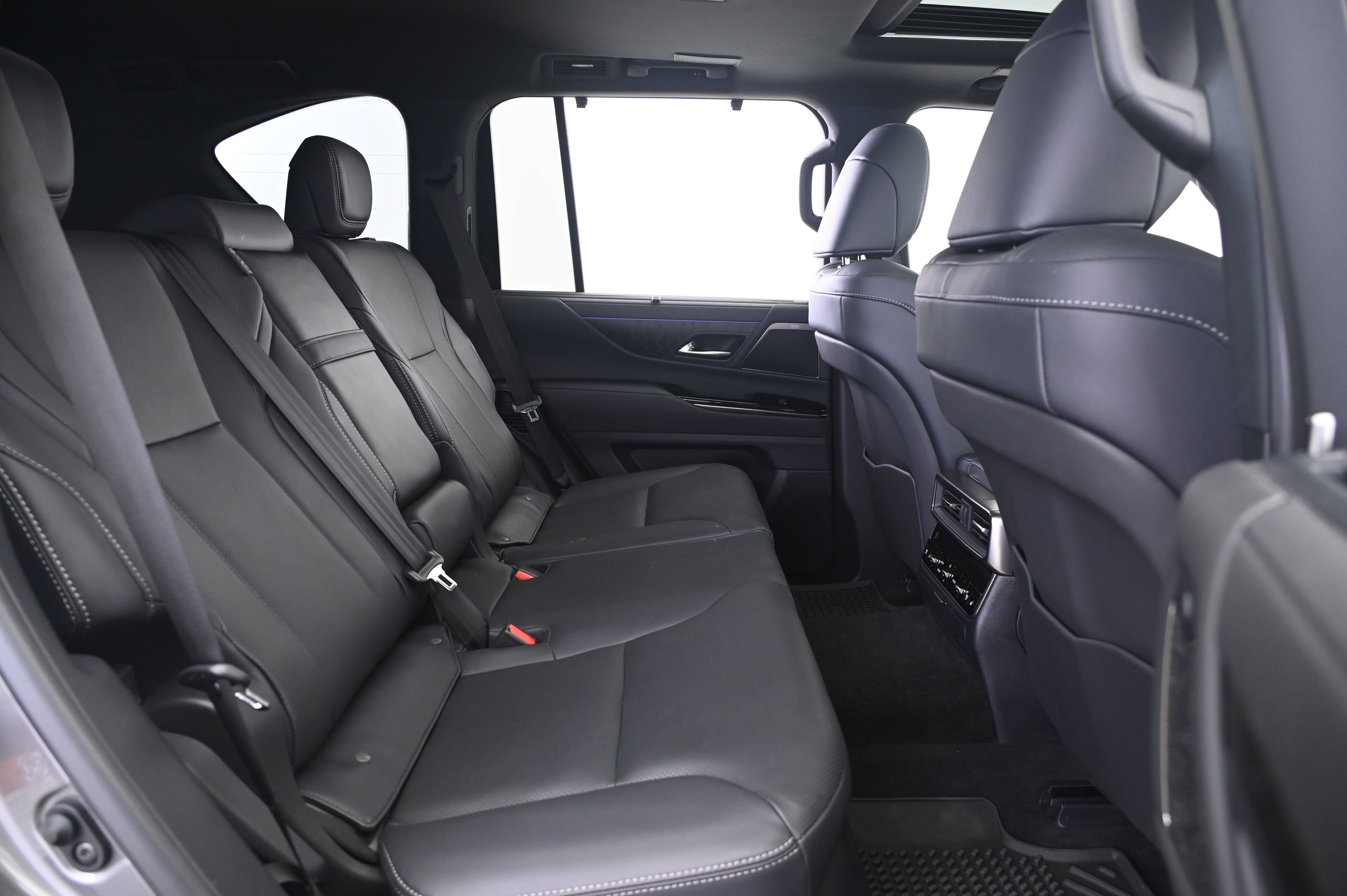 Used 2026 Lexus LX 700h Luxury AWD/4WD image 19