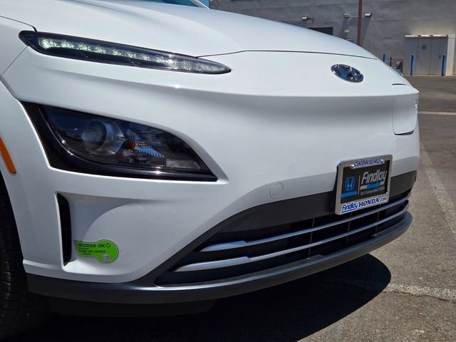 Used 2023 Hyundai Kona SE FWD image 2