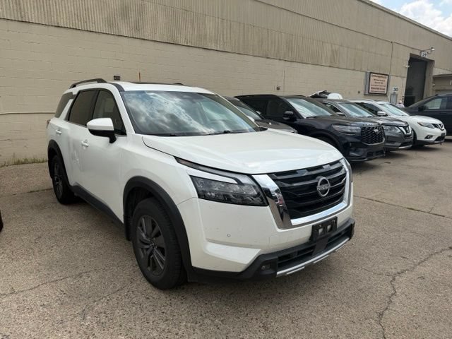 Used 2024 Nissan Pathfinder SV AWD/4WD image 3