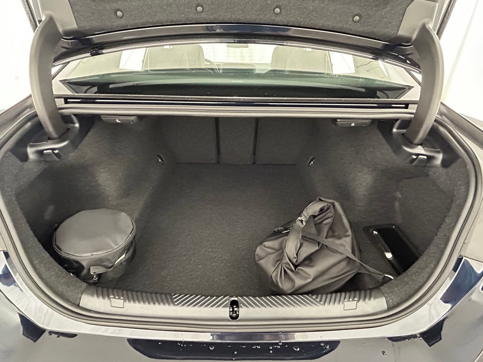 Used 2026 BMW 550e xDrive image 38