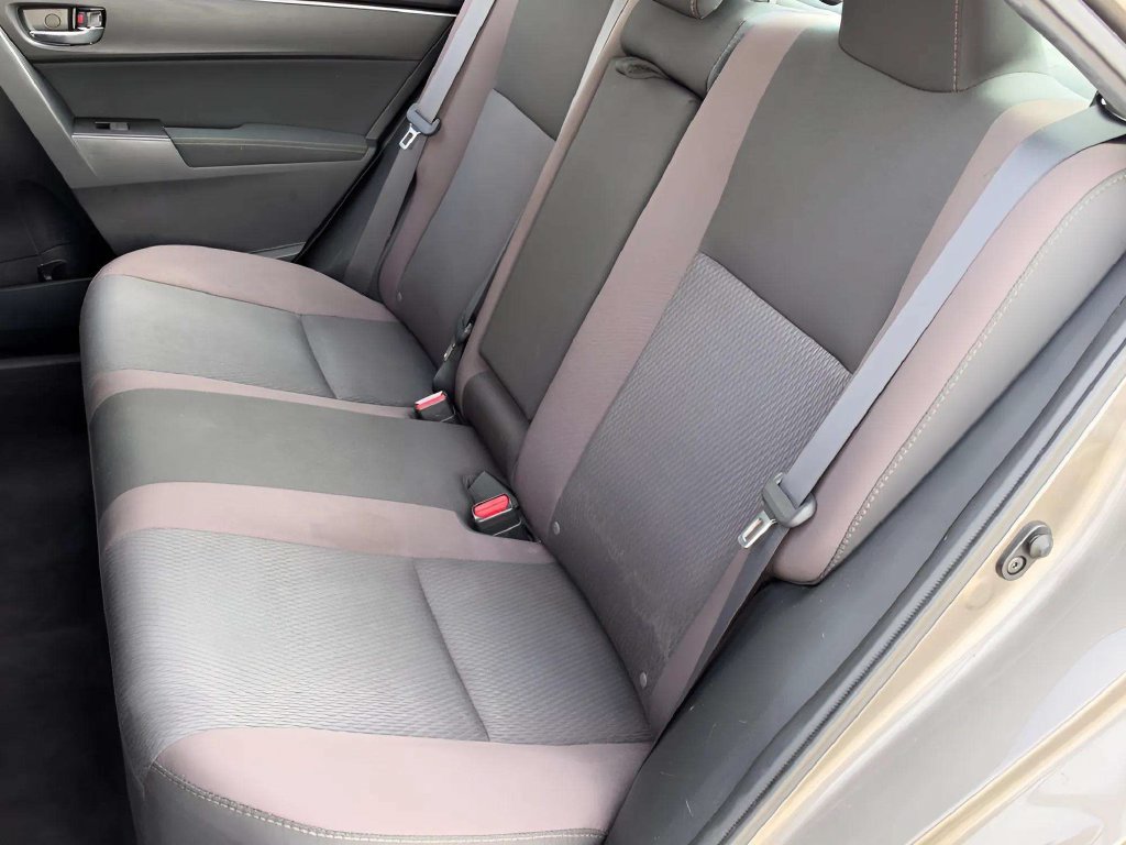 Used 2017 Toyota Corolla LE w/ Carpet Mat Package (TMS) FWD image 9