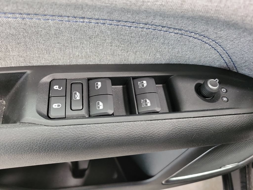 Certified 2022 Jeep Compass Latitude w/ Sun and Sound Group AWD/4WD image 34