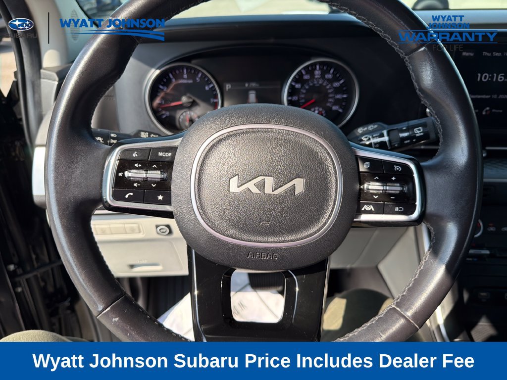 Used 2024 Kia Carnival LX FWD image 22