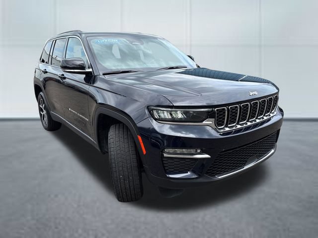 Used 2024 Jeep Grand Cherokee Limited AWD/4WD image 5