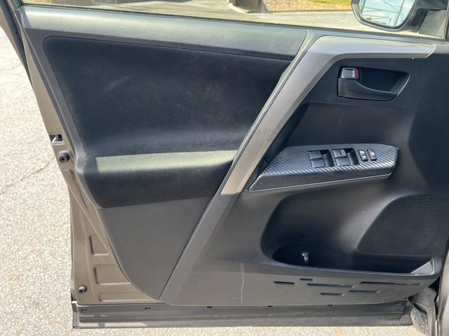 Used 2015 Toyota RAV4 LE FWD image 11