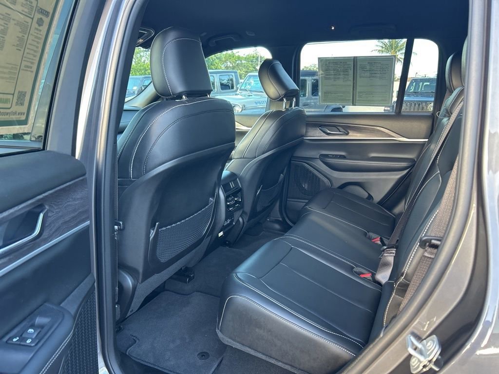 Used 2024 Jeep Grand Cherokee Limited image 31