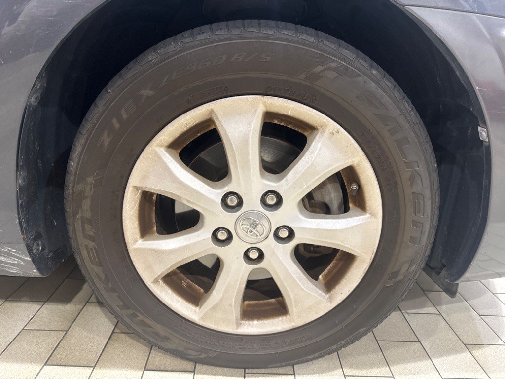 Used 2010 Toyota Camry LE FWD image 40