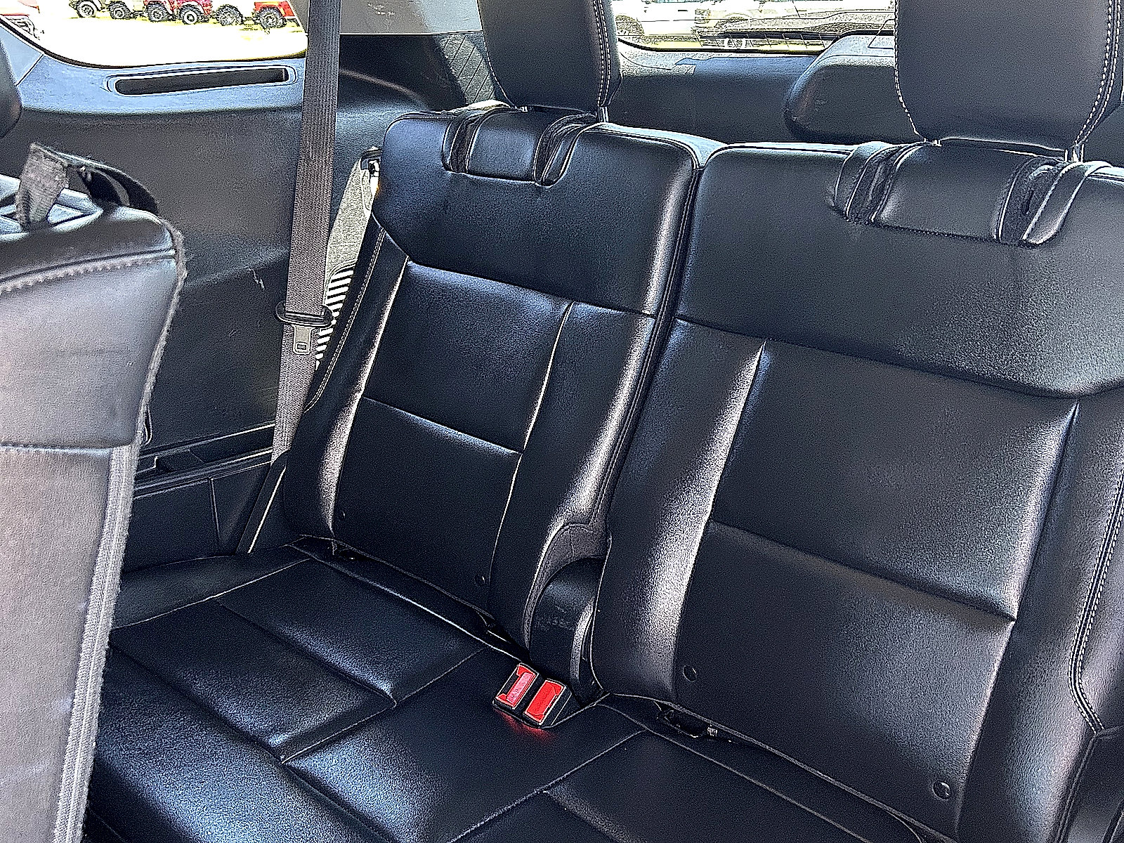 Used 2023 Ford Explorer XLT w/ Equipment Group 202A AWD/4WD image 8