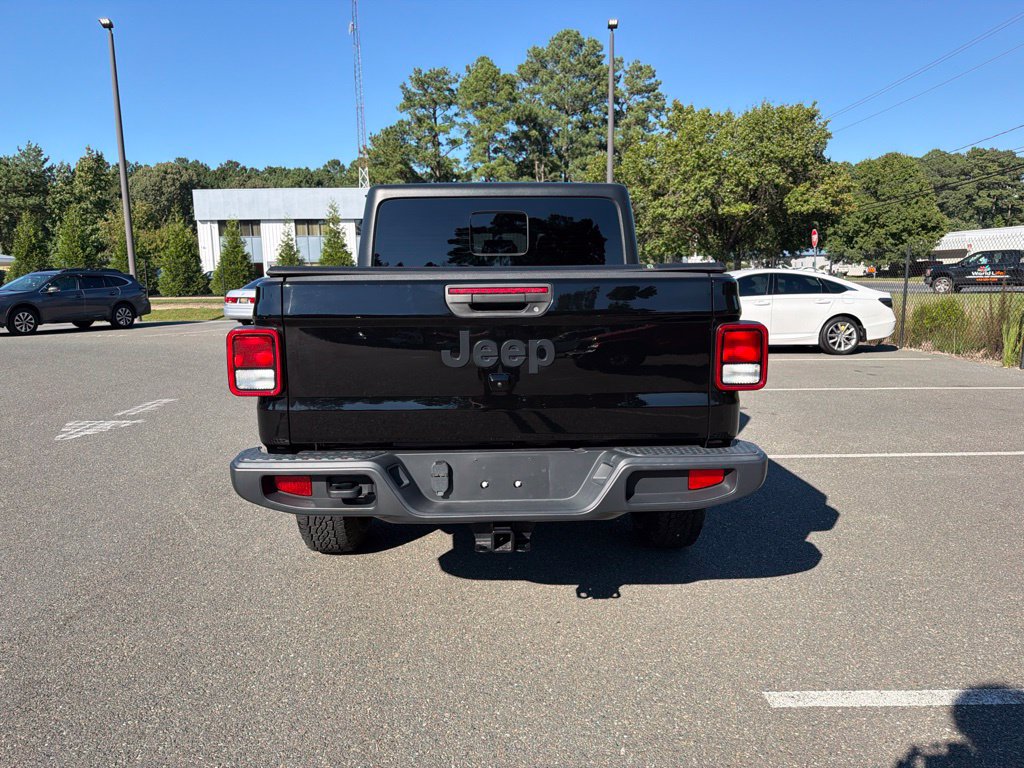 Used 2022 Jeep Gladiator Sport AWD/4WD image 6