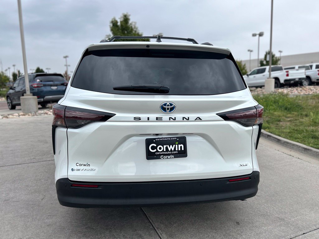 Used 2025 Toyota Sienna XLE w/ XLE Plus Package AWD/4WD image 7