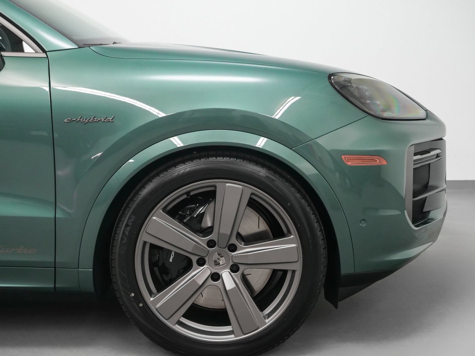 Used 2025 Porsche Cayenne Turbo AWD/4WD image 14