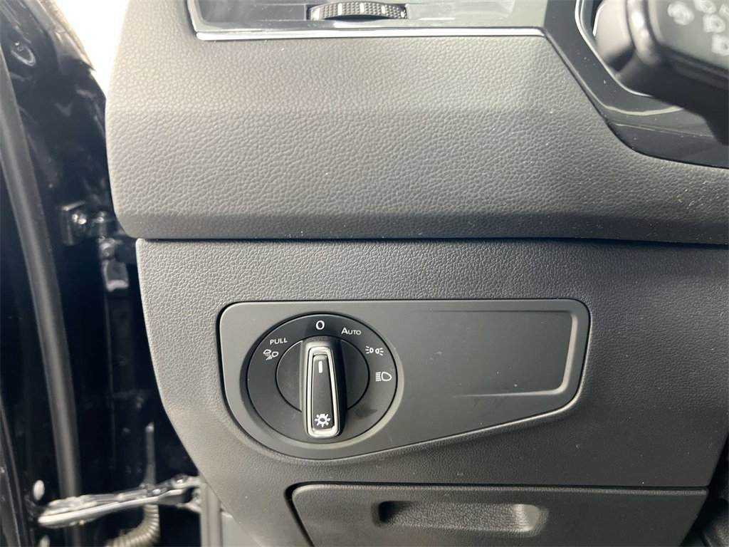 Used 2022 Volkswagen Tiguan SEL R-Line image 18