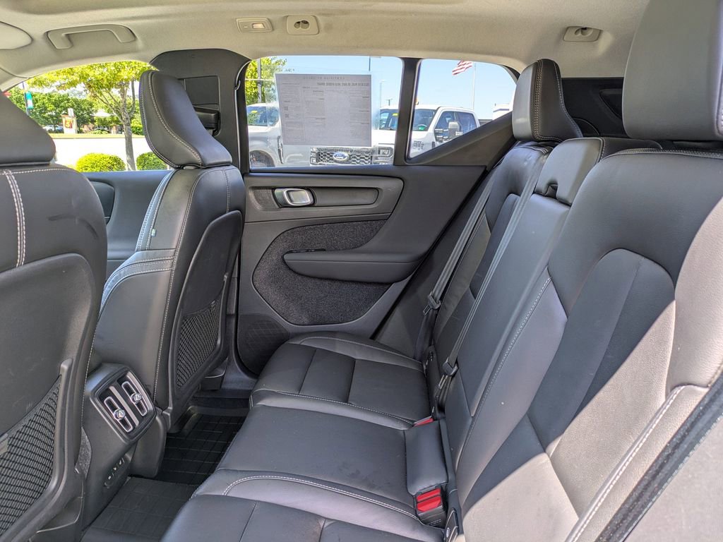 Certified 2023 Volvo XC40 B5 Plus w/ Driver Assist Package AWD/4WD image 14