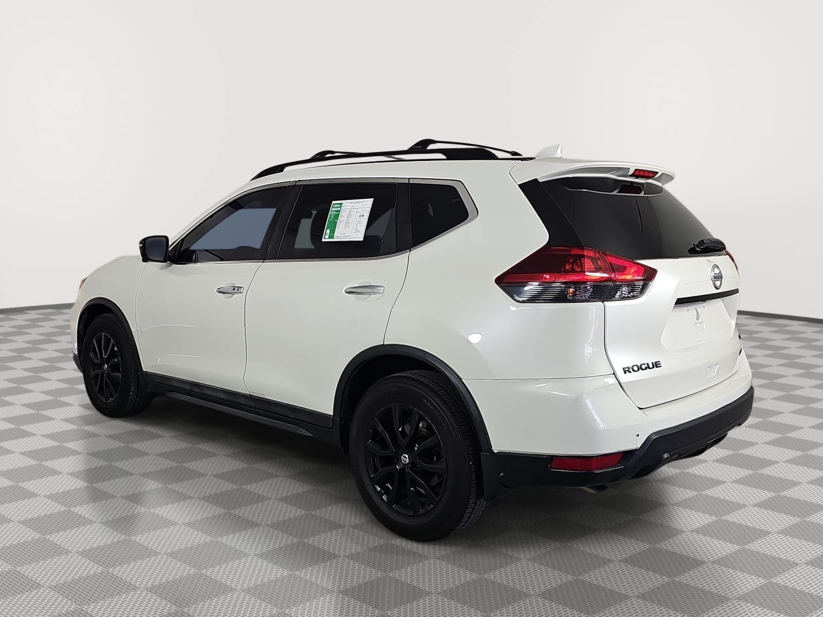 Used 2018 Nissan Rogue SV w/ Premium Package FWD image 6
