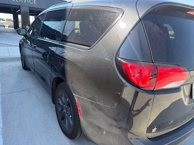 Used 2019 Chrysler Pacifica Limited w/ Advanced Safetytec Group FWD image 3