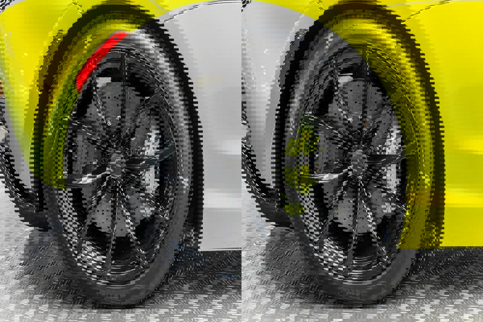 Used 2025 McLaren Artura Spider image 40