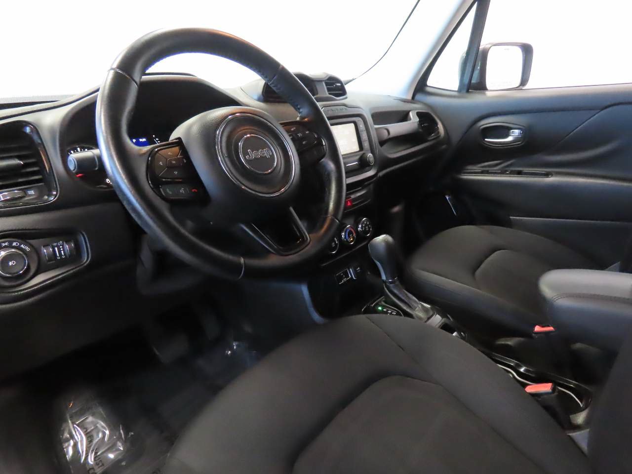 Used 2017 Jeep Renegade Altitude w/ Safety & Security Group FWD image 7