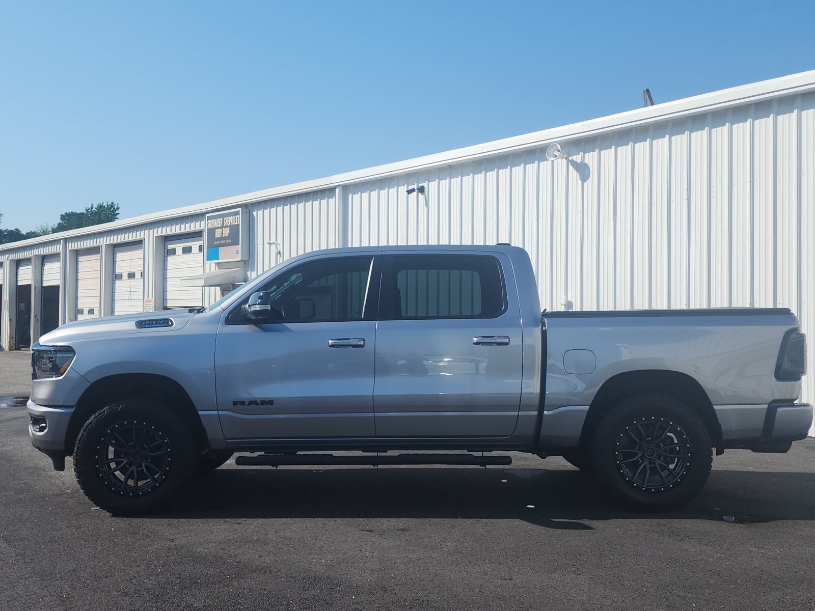 Used 2022 RAM 1500 Big Horn AWD/4WD image 2
