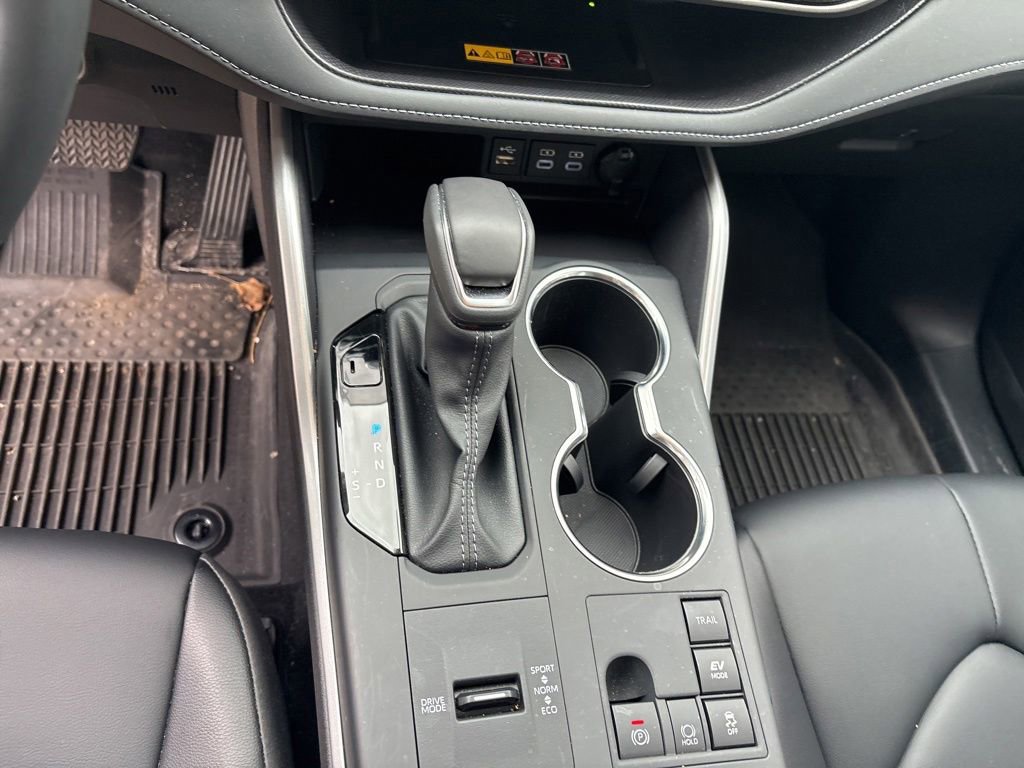 Used 2025 Toyota Highlander XLE AWD/4WD image 18