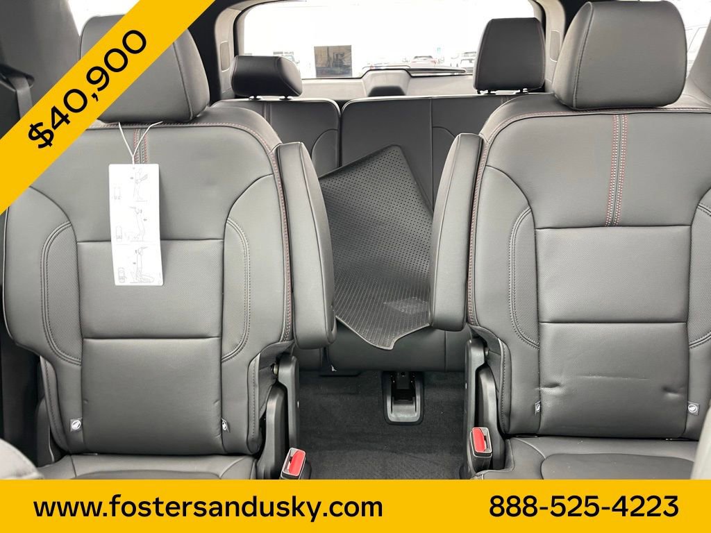 Used 2023 Chevrolet Traverse RS image 16
