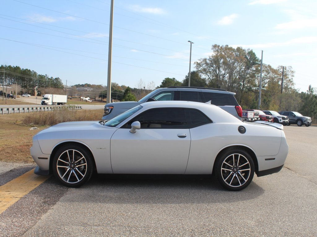 Used 2022 Dodge Challenger R/T w/ Plus Package image 9