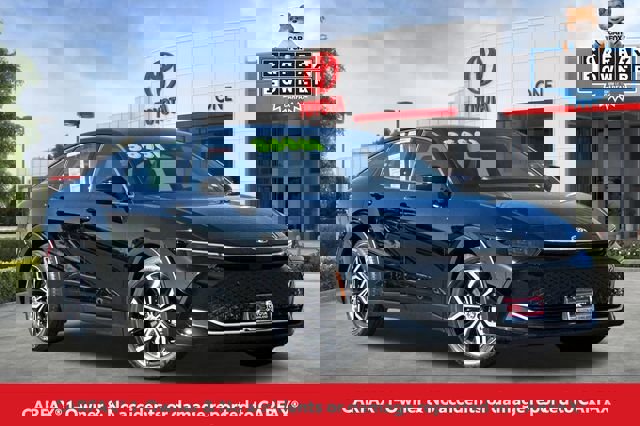 Used 2024 Toyota Crown Limited image 2