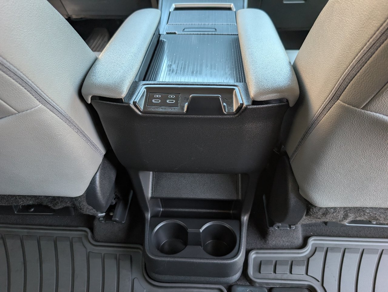 Used 2026 Toyota Sienna XLE FWD image 8