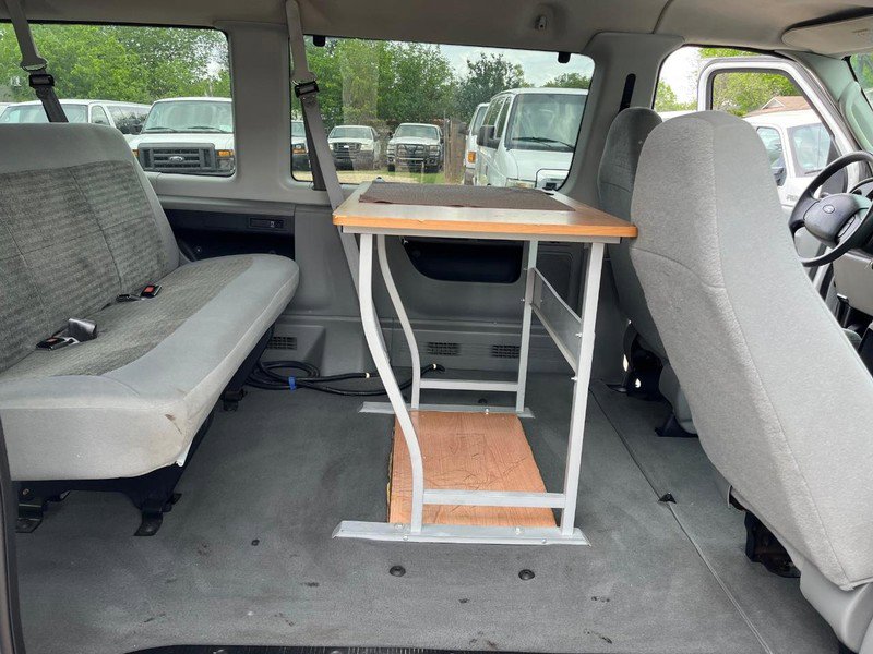 Used 2005 Ford E-150 and Econoline 150 Wagon RWD image 11