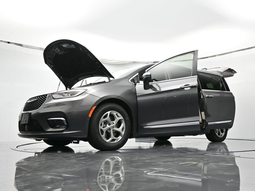 Used 2022 Chrysler Pacifica Limited image 49